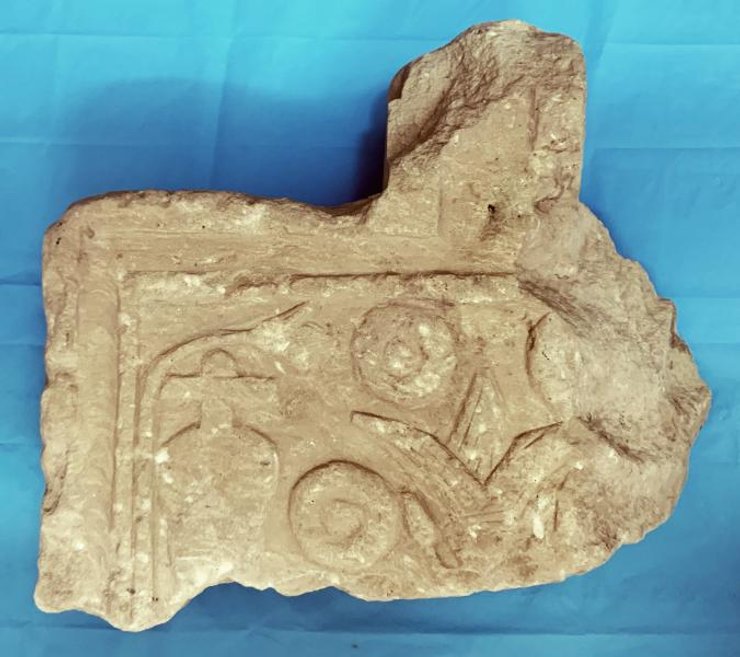 стол, фрагмент, голубой фон, снимок