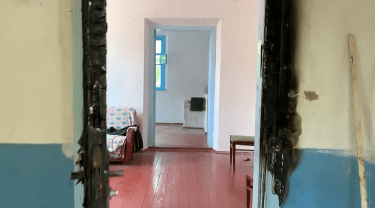 Елена провела экскурсию по своему жилью Дом в деревне