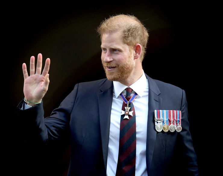 Принц Гарри не стал надевать медаль, полученную в день коронации его отца