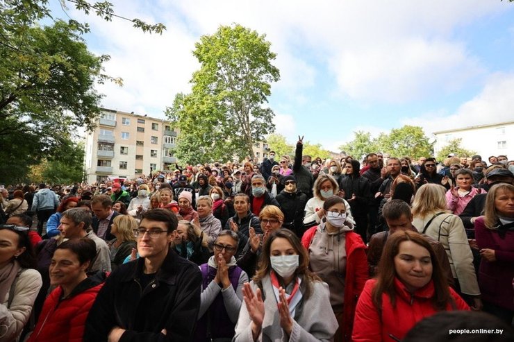Елена Лазарчик, приют, сын