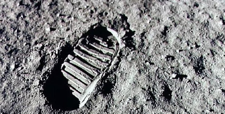 следы астронавтов, Луна, следы астронавтов, Астронавты на Луне, высадка американцев на луну, нейл армстронг, лунная миссия, мифы о космосе, теории заговора о космосе, американцы не высаживались на луну, высаживались ли американцы на луну, самые интересные теории заговора о космосе, откуда взялись теории заговора о космосе, космические теории заговоров, самые странные теории заговоров о космосе,