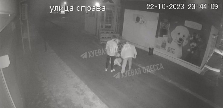 Кадры нападения на военного