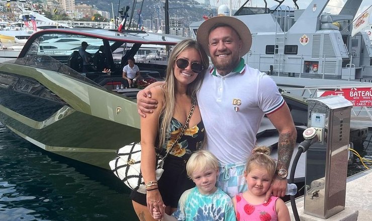 Конор Макгрегор із дружиною та дітьми