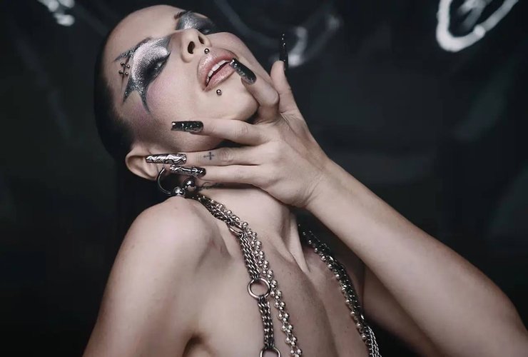 Джулия Фокс в рекламном кампейне Isamaya