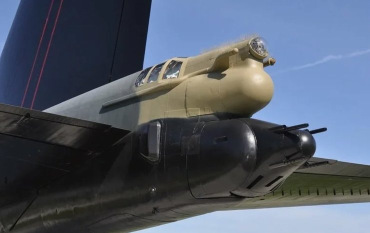 хвіст літака B-52