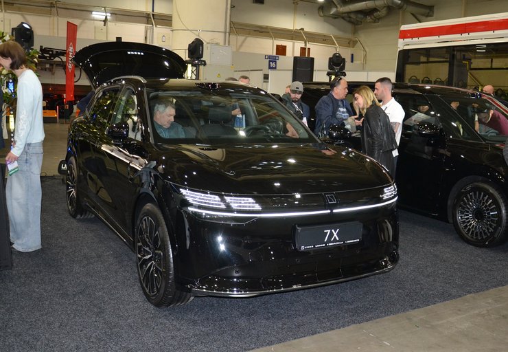 Zeekr 7X, Zeekr в Україні