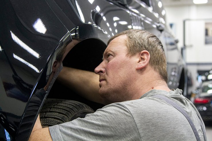 Официальный сервис Jaguar Land Rover, Jaguar Land Rover Киев Аэропорт, механик Jaguar Land Rover