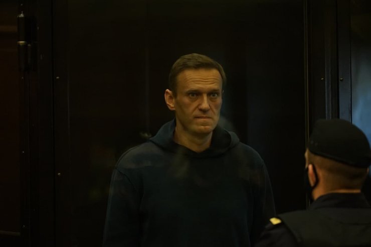 Фото Алексея Навального из здания суда