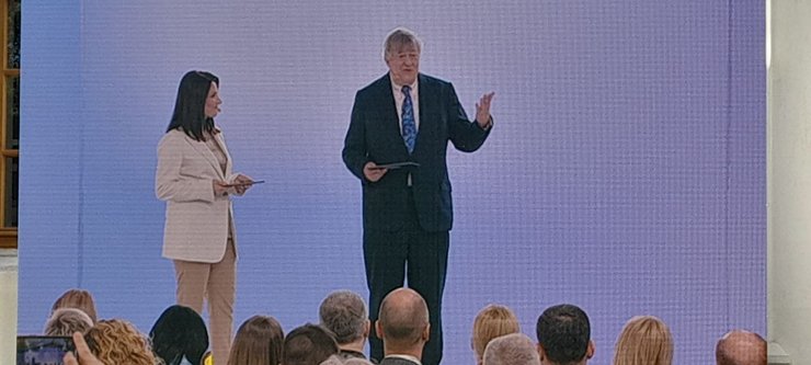 Стивен Фрай и Анна Гомонай фото