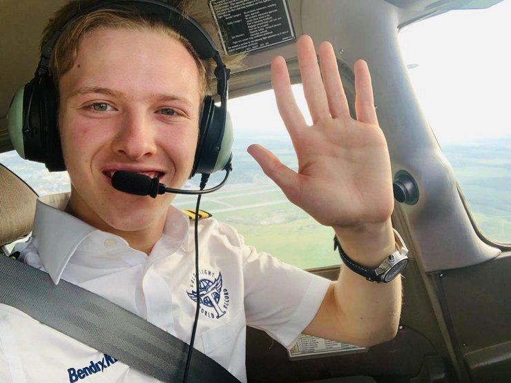 Трэвис Ладлоу, пилот