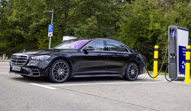 Mercedes-Benz S-Class отримав гібридну версію.