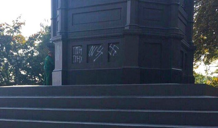 памятник, князь владимир, 2016, вандалы