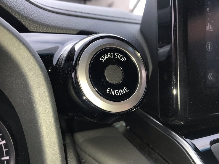 салон нового Land Cruiser 300, кнопка запуску, оснащення та комплектація Land Cruiser 300, Toyota land cruiser 300 gr sport фото