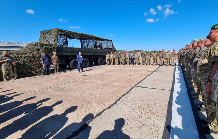 министр обороны, андрей таран, репетиция парада, фото