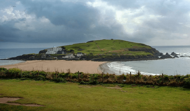 Остров Бург, продажа острова, домик Агаты Кристи, отель, реконструкция отеля, продажа отеля, небольшой остров в Великобритании