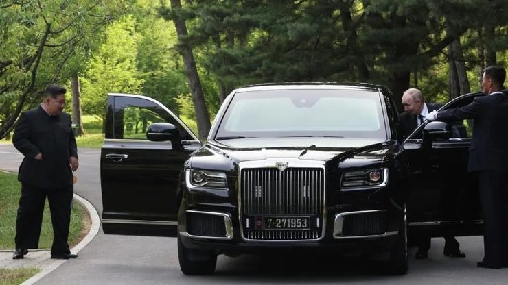 ким чен ын, владимир путин, российский автомобиль, подарок ким чен ыну, аурус