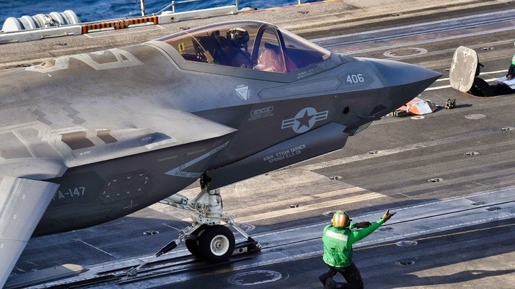 f-35, истребитель f-35, американский истребитель, f-35 на авианосце