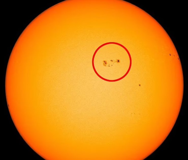 Пятно на Солнце AR3038