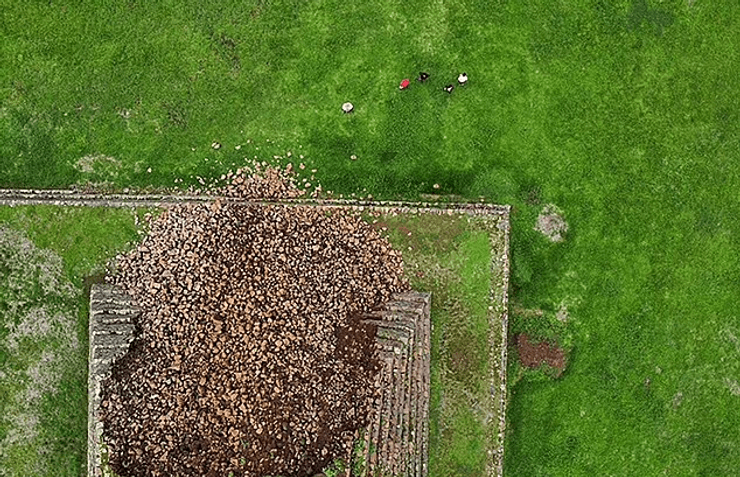 Піраміда руйнується, стародавня піраміда, пам'ятка, історична споруда, сила стихії, обсипалася стіна, зловісний знак