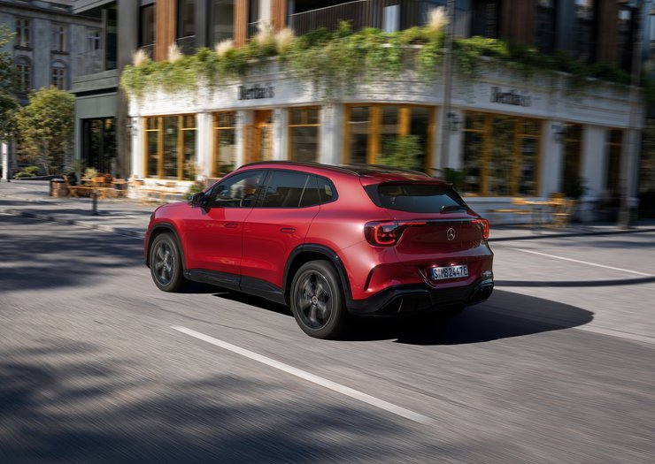 новый Mercedes GLA