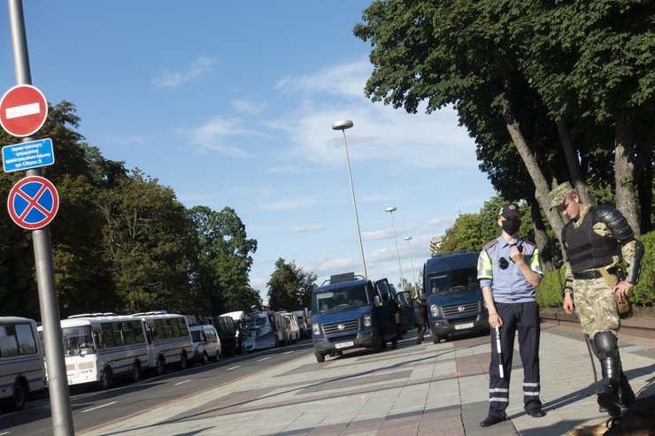 Военная техника возле администрации президента Беларуси