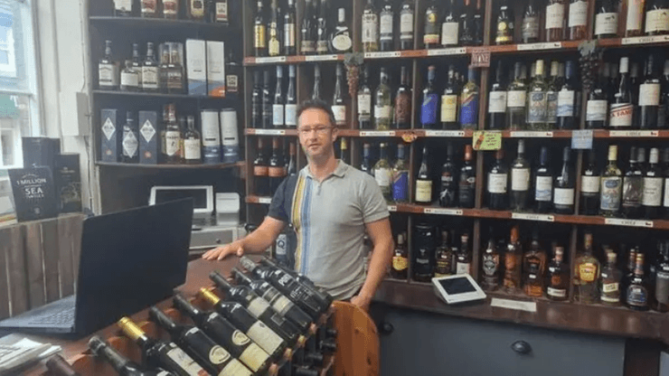 Британская деревня Вентворт, традиции деревни, зеленые двери, старинные традиции, семья аристократов, траст, местные жители