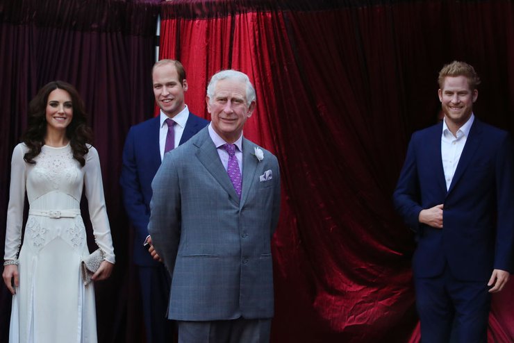 Восковые фигуры королевской семьи