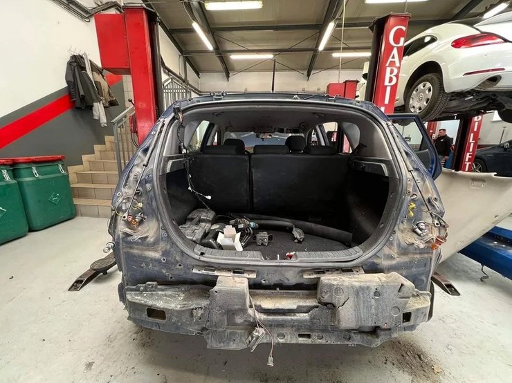 Hyundai i30, эвакуация украинцев, эвакуация из Мариуполя, обстрелы авто, обстрелы градами