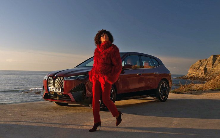 BMW iX с опциональным пакетом Sport