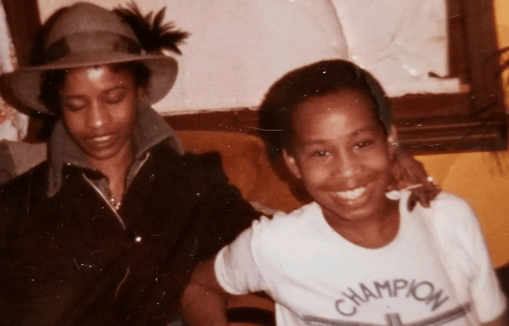 Женщина спустя годы о сестре, сестры, сводные сестры, семья отца, начали расследование, поиск сестры, родственница