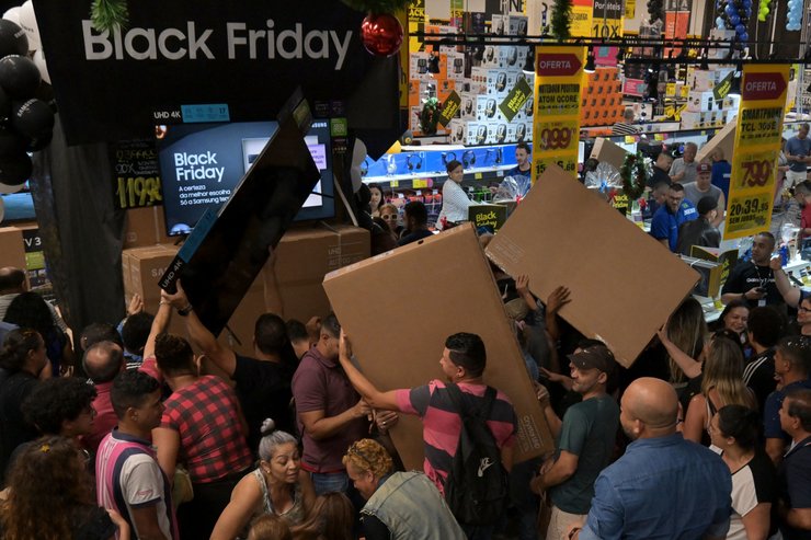 Черная пятница, магазин, люди