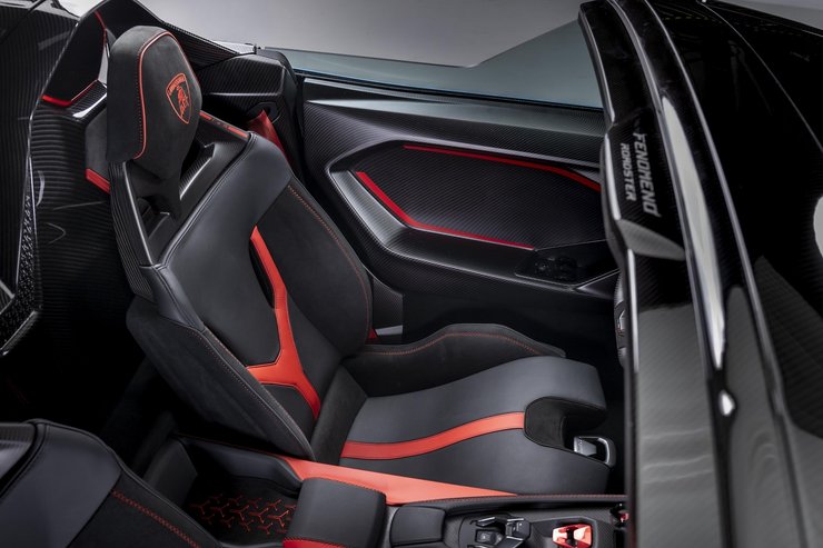 салон Lamborghini Fenomeno