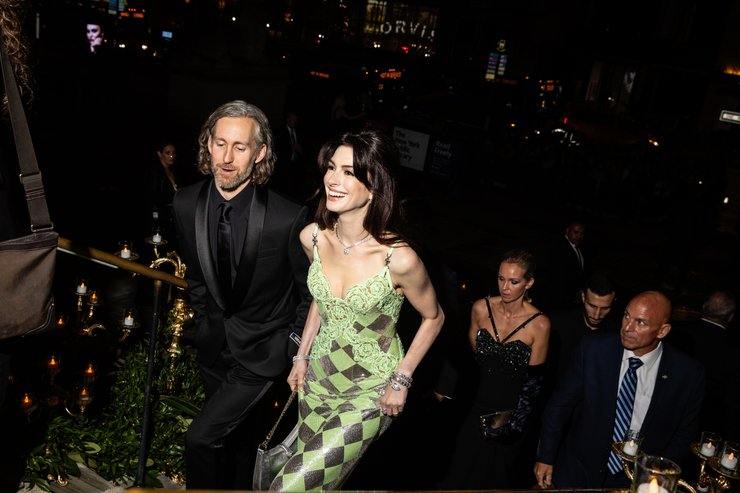 Энн Хэтэуэй и Адам Шульман