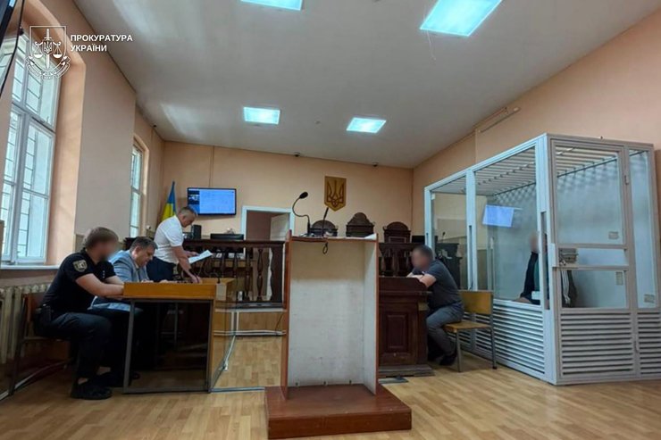 Суд знову призначив адвокату заставу