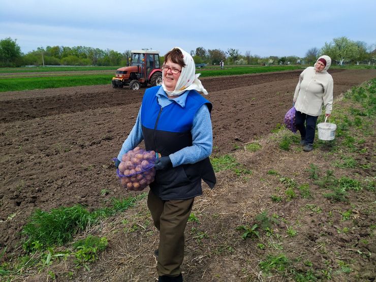 На предприятиях различных отраслей начали искать на открытые позиции женщин, чтобы заменить мобилизованных мужчин