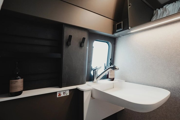 автодім кухня, автодім Mercedes Sprinter, дім на колесах