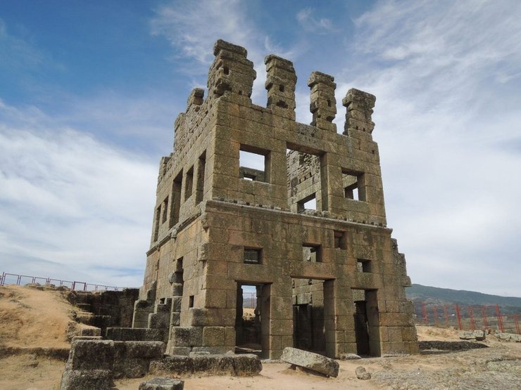 башня, Португалия, история, Римская империя, ученые, наука, археология, исследования, храм, тюрьма, сооружение, строительство, комплекс, гора, вилла