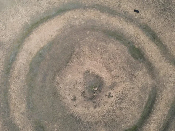 археологи виявили прямокутні, кільцеподібні і навіть подвійні кільцеві конструкції