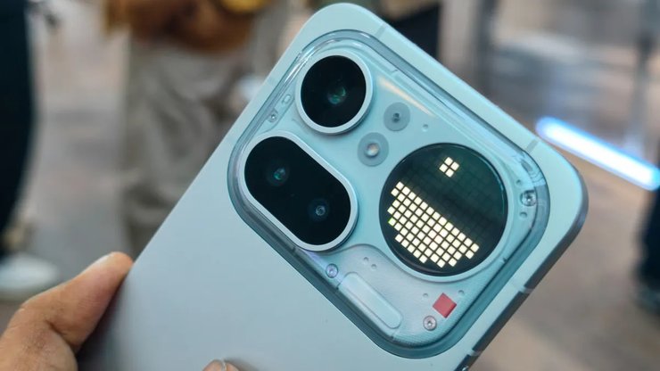 Бюджетный Nothing Phone 4a Pro