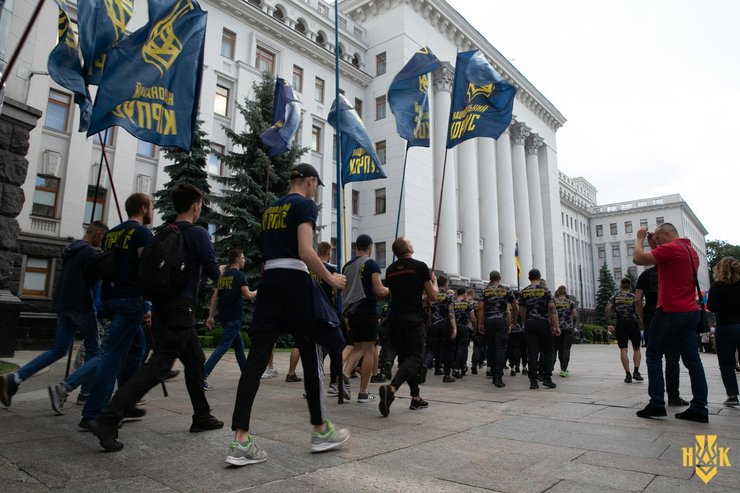 "Нацкорпус" на акции