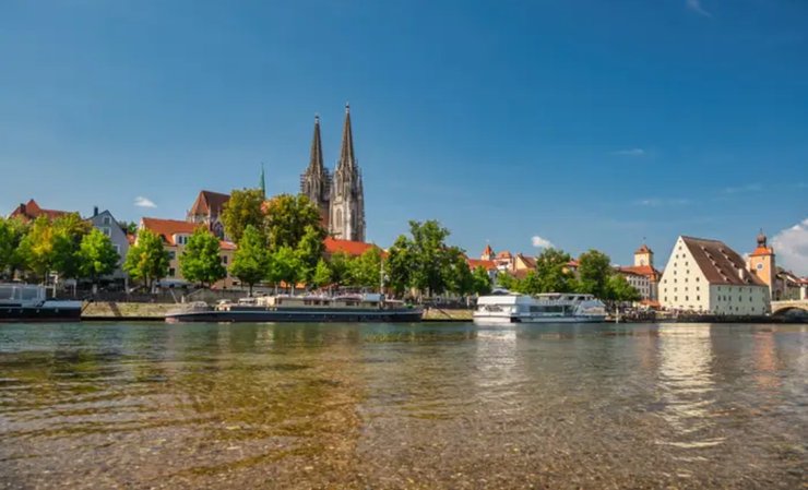 Речной круиз, круизный лайнер, корабль, круиз по реке, забыли пассажиров, туристы не успели на корабль, корабль мечты, остались в порту