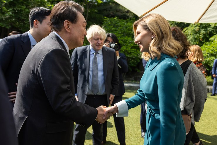 елена зеленская, образ елены зеленской, стиль елены зеленской, наряды елены зеленской, елена зеленская вышиванка, елена зеленская южная корея