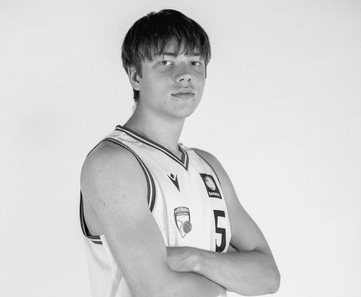Баскетболист Артем Козаченко