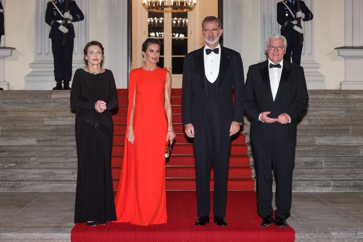 Королева Летиция, король Филипп, Франк-Вальтер Штайнмайер, его супругой Эльке Бюденбендер