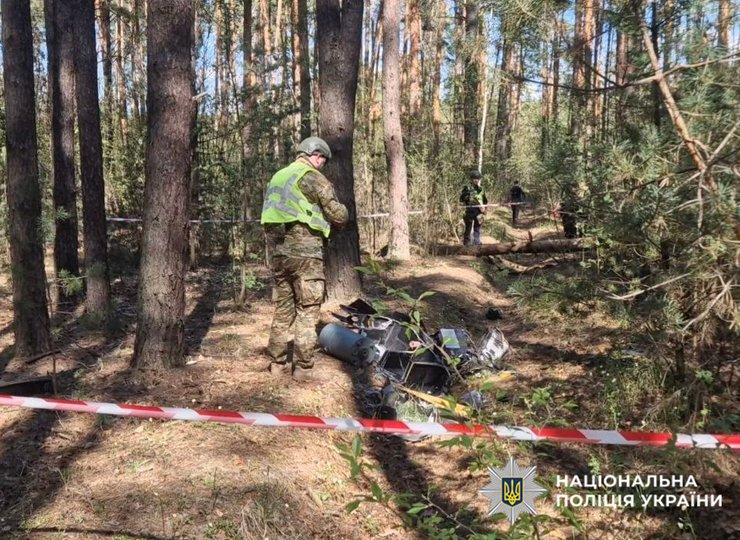 російський дрон в деснянському районі києва