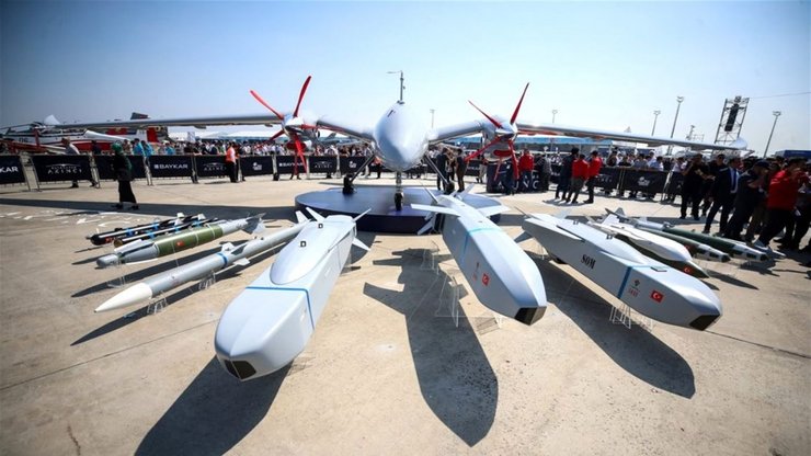 Дрон Akinci з ракетами