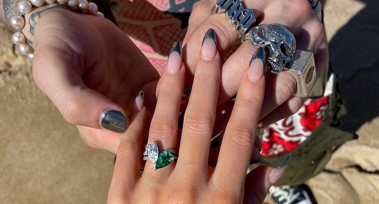 металлический френч, маникюр, меган фокс, модный маникюр