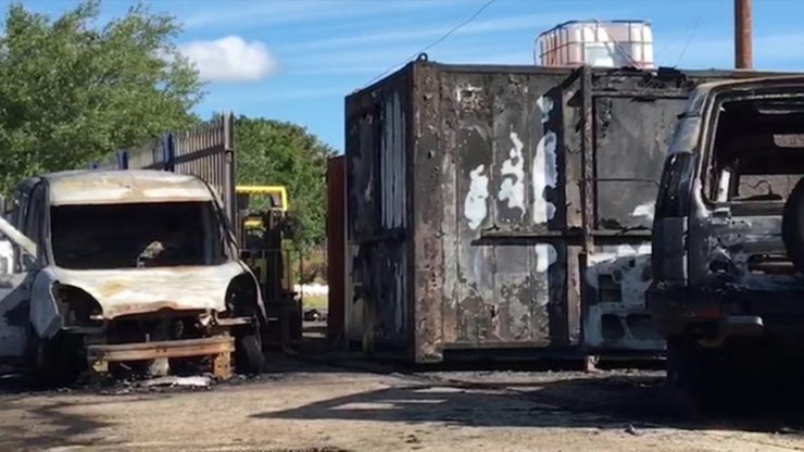 Заброшенный город, машины, шахта, руины, город-призрак,