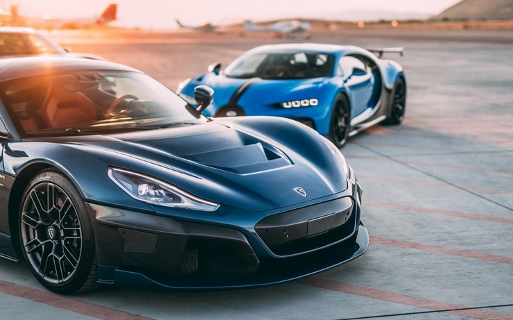 Rimac Nevera (на передньому плані) і Bugatti Chiron