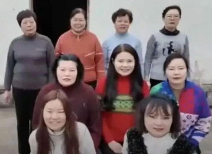 Родители родили 9 дочерей, но хотели иметь наследника именно мужского пола, они пошли на отчаянный шаг